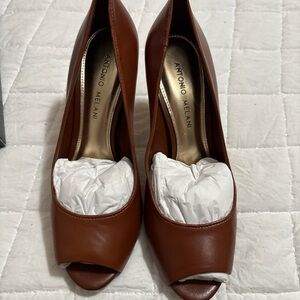 WMNS 7.5 Brand New Auburn Brown Leather Peep-Toe Heels
